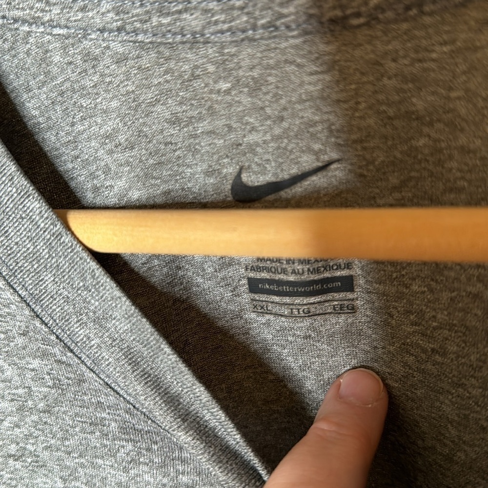 Nike Dri-FIT Gray Performance Training T-Shirt Swoosh Logo Size XXL - Picture 4 of 5
